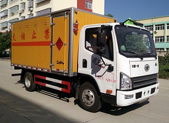 國五解放廂長4.1米易燃液體廂式運(yùn)輸車 